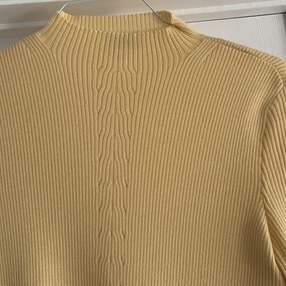 ARA Short sleeve mock neck top size 10 - Picture 2 of 6